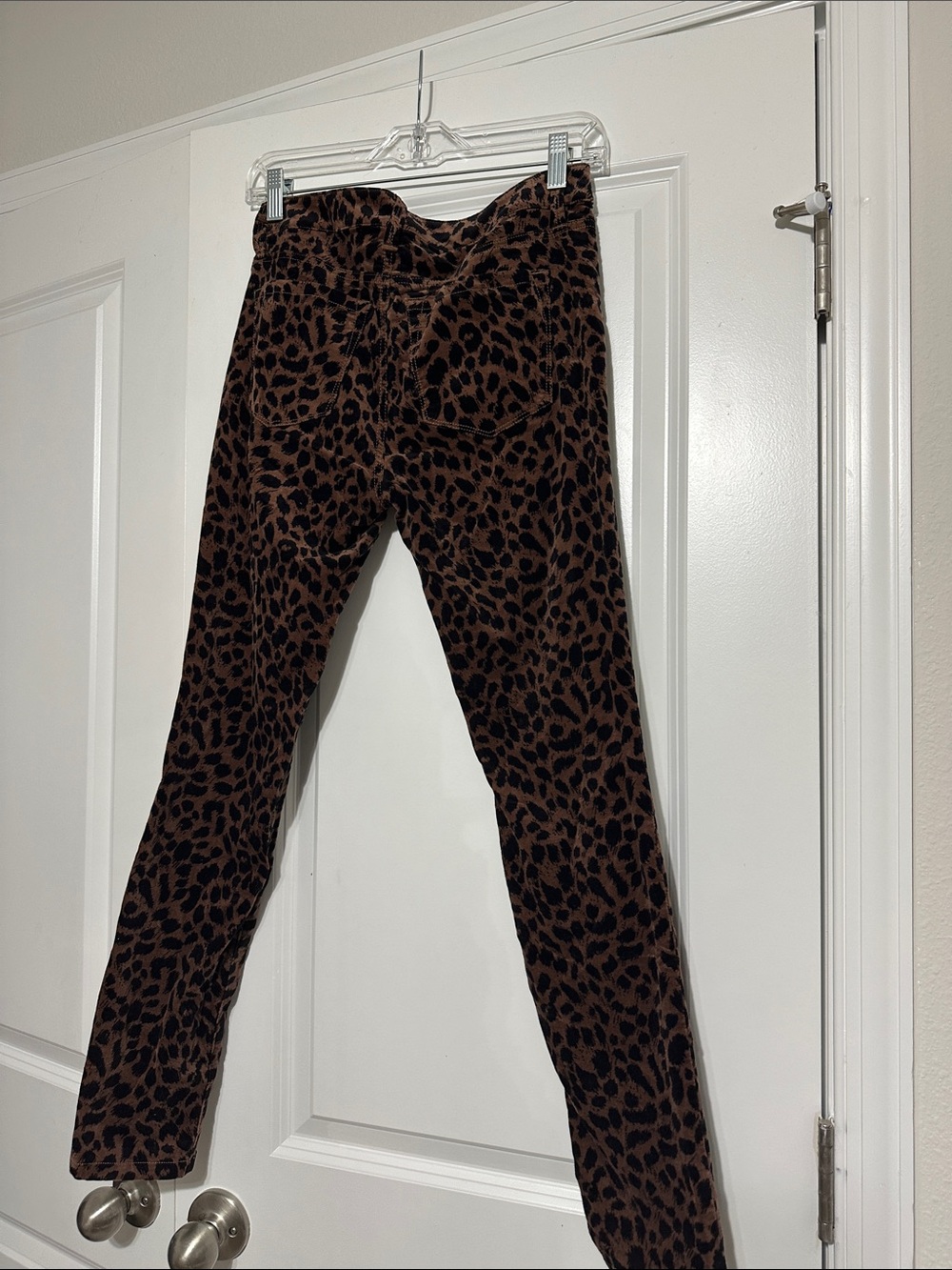 Sz 2P Loft super-skinny. leopard print pants feature soft velvet texture midrise - Picture 4 of 5